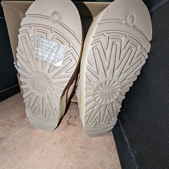 Size 5 ugg booties - Picture 5 of 6